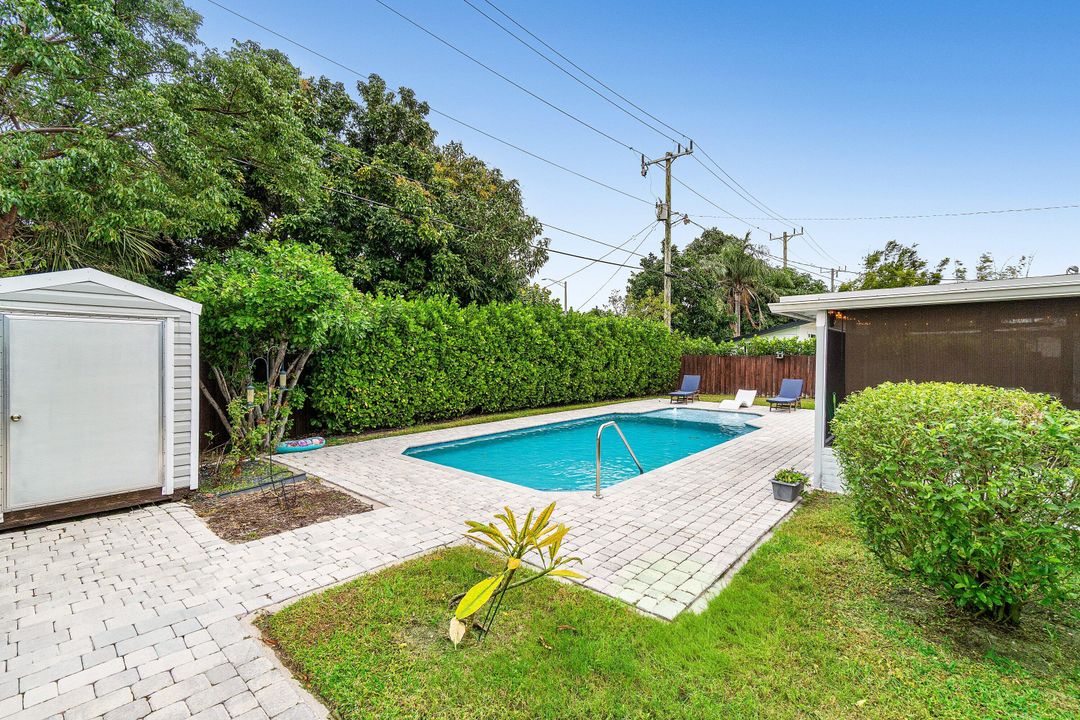 For Sale: $600,000 (3 beds, 2 baths, 1359 Square Feet)