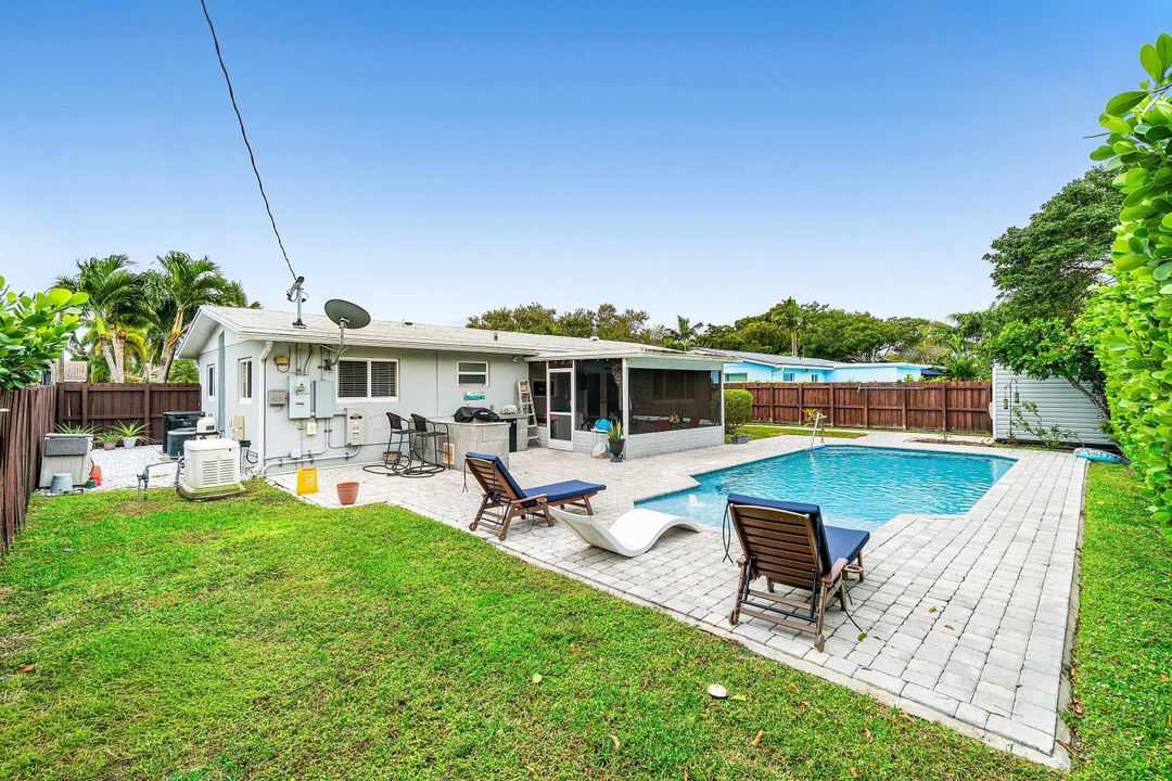 For Sale: $600,000 (3 beds, 2 baths, 1359 Square Feet)