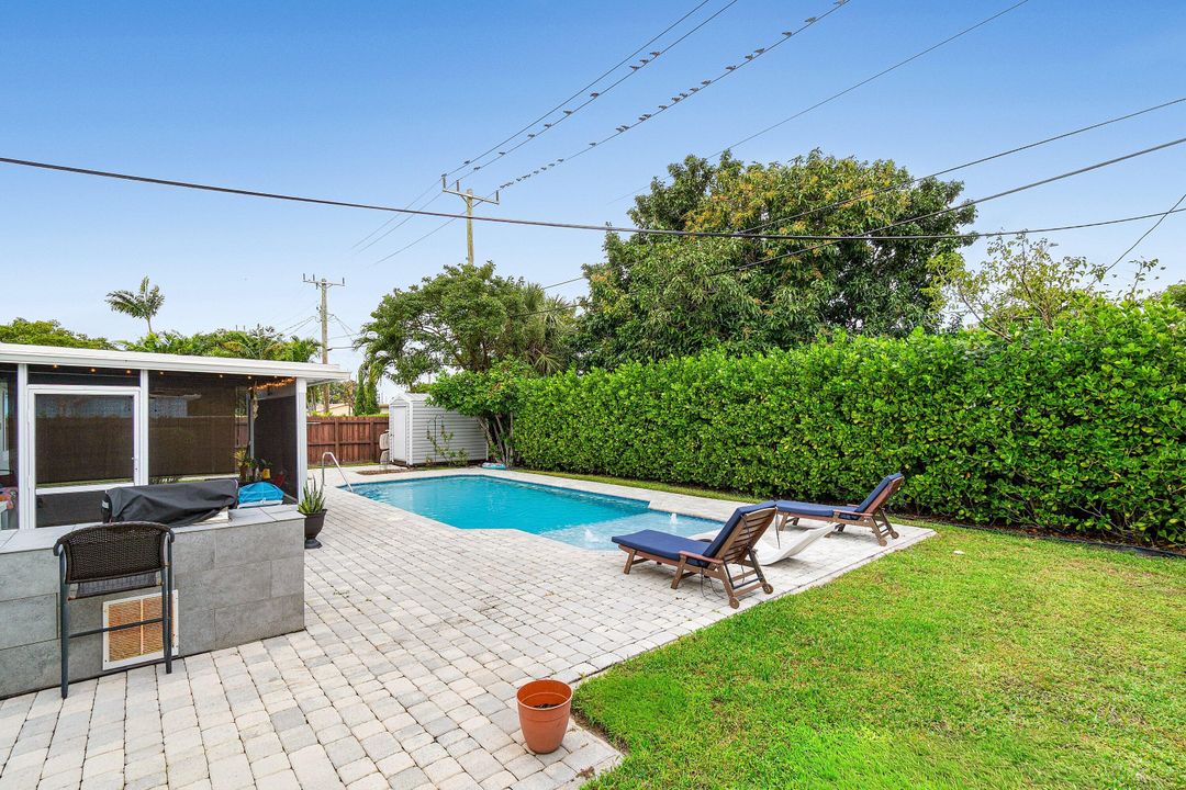 For Sale: $600,000 (3 beds, 2 baths, 1359 Square Feet)