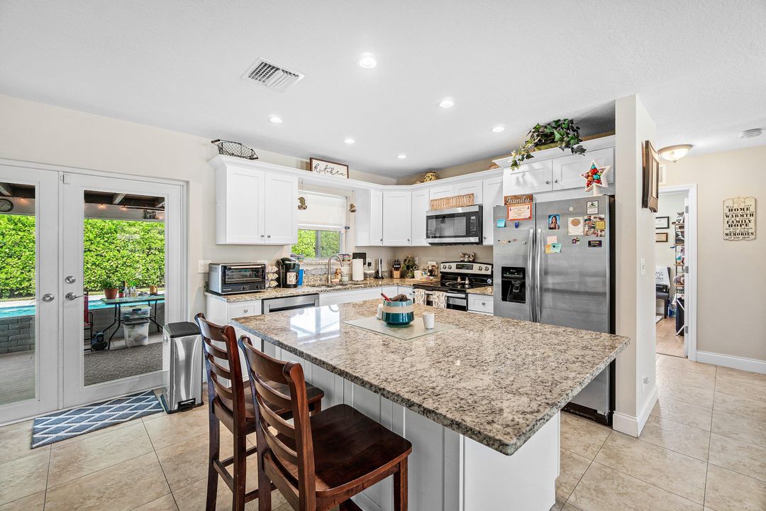 For Sale: $600,000 (3 beds, 2 baths, 1359 Square Feet)