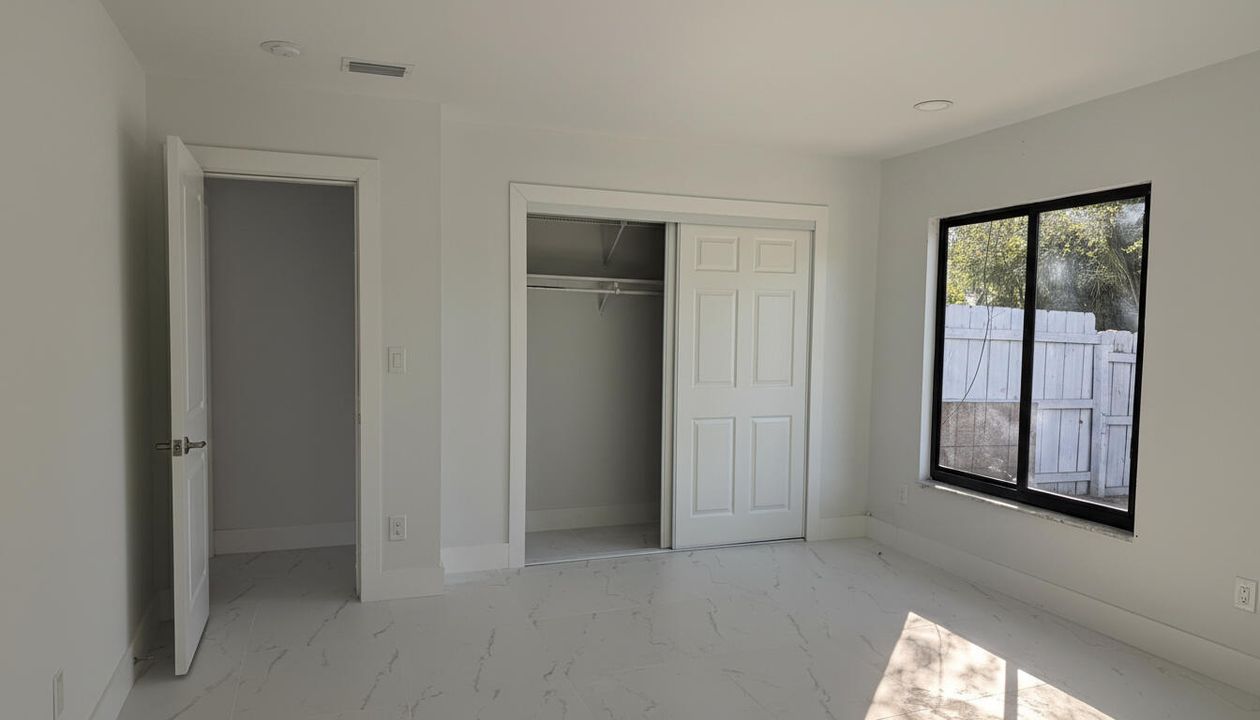 For Rent: $1,850 (1 beds, 1 baths, 1000 Square Feet)