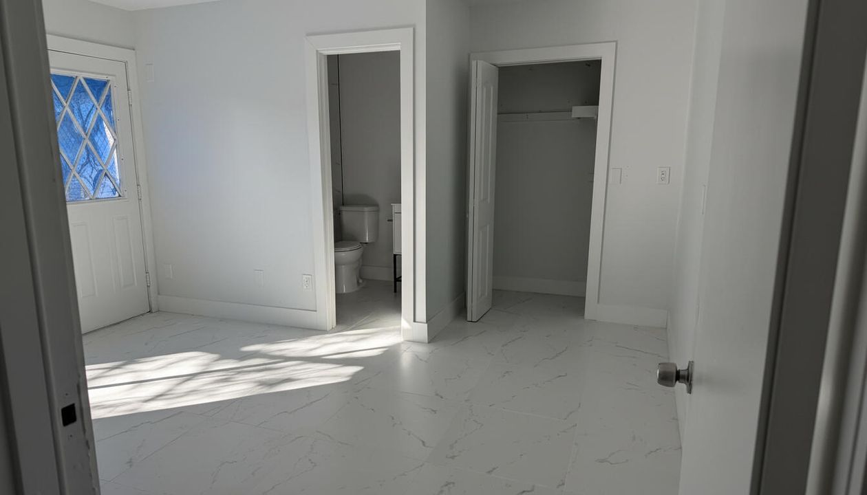 For Rent: $1,850 (1 beds, 1 baths, 1000 Square Feet)