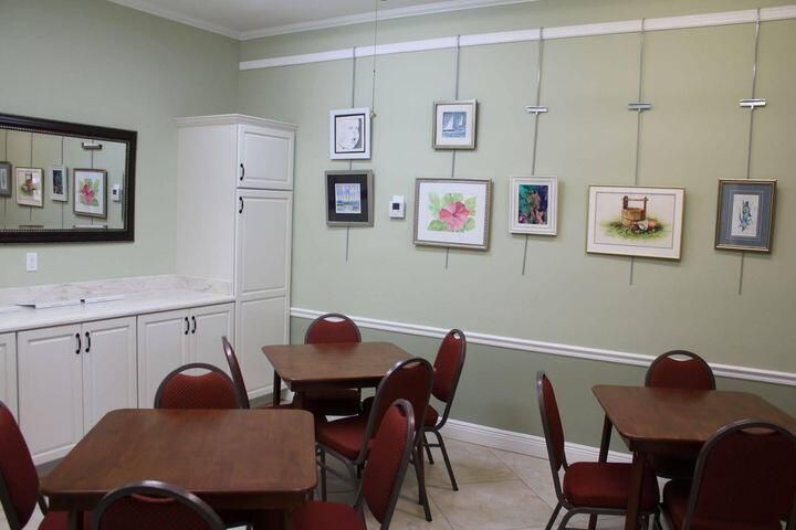 For Sale: $135,000 (1 beds, 1 baths, 697 Square Feet)