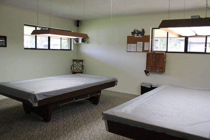 For Sale: $135,000 (1 beds, 1 baths, 697 Square Feet)