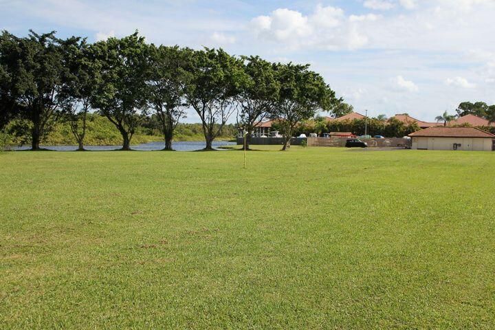 For Sale: $135,000 (1 beds, 1 baths, 697 Square Feet)