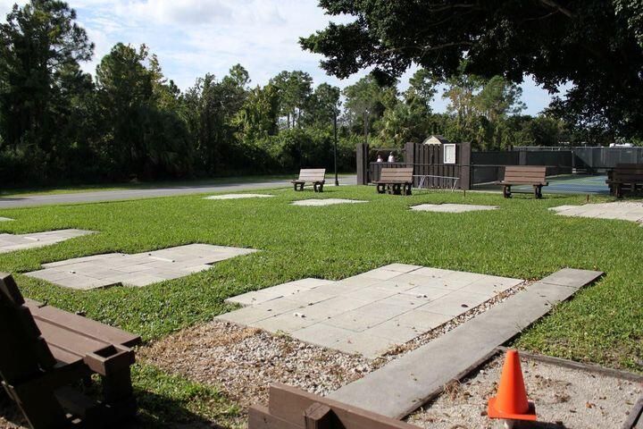 For Sale: $135,000 (1 beds, 1 baths, 697 Square Feet)