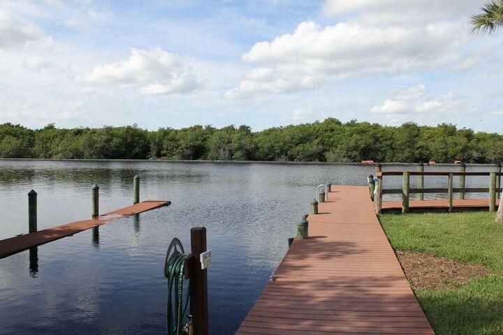 For Sale: $135,000 (1 beds, 1 baths, 697 Square Feet)