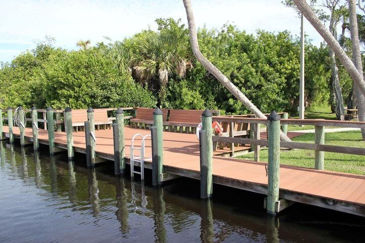 For Sale: $135,000 (1 beds, 1 baths, 697 Square Feet)