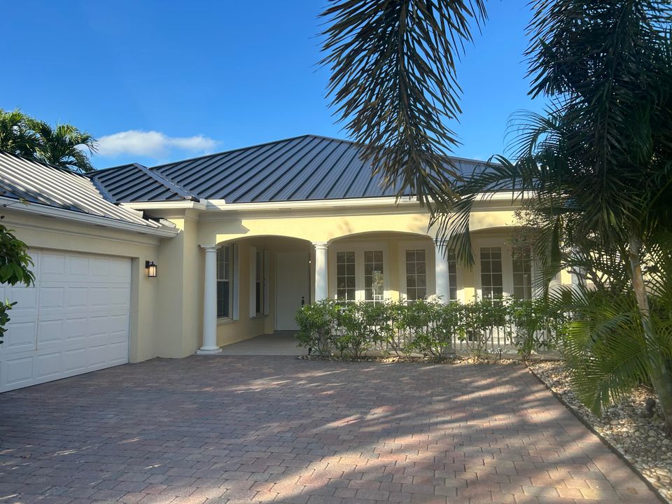 For Sale: $819,900 (4 beds, 3 baths, 2499 Square Feet)