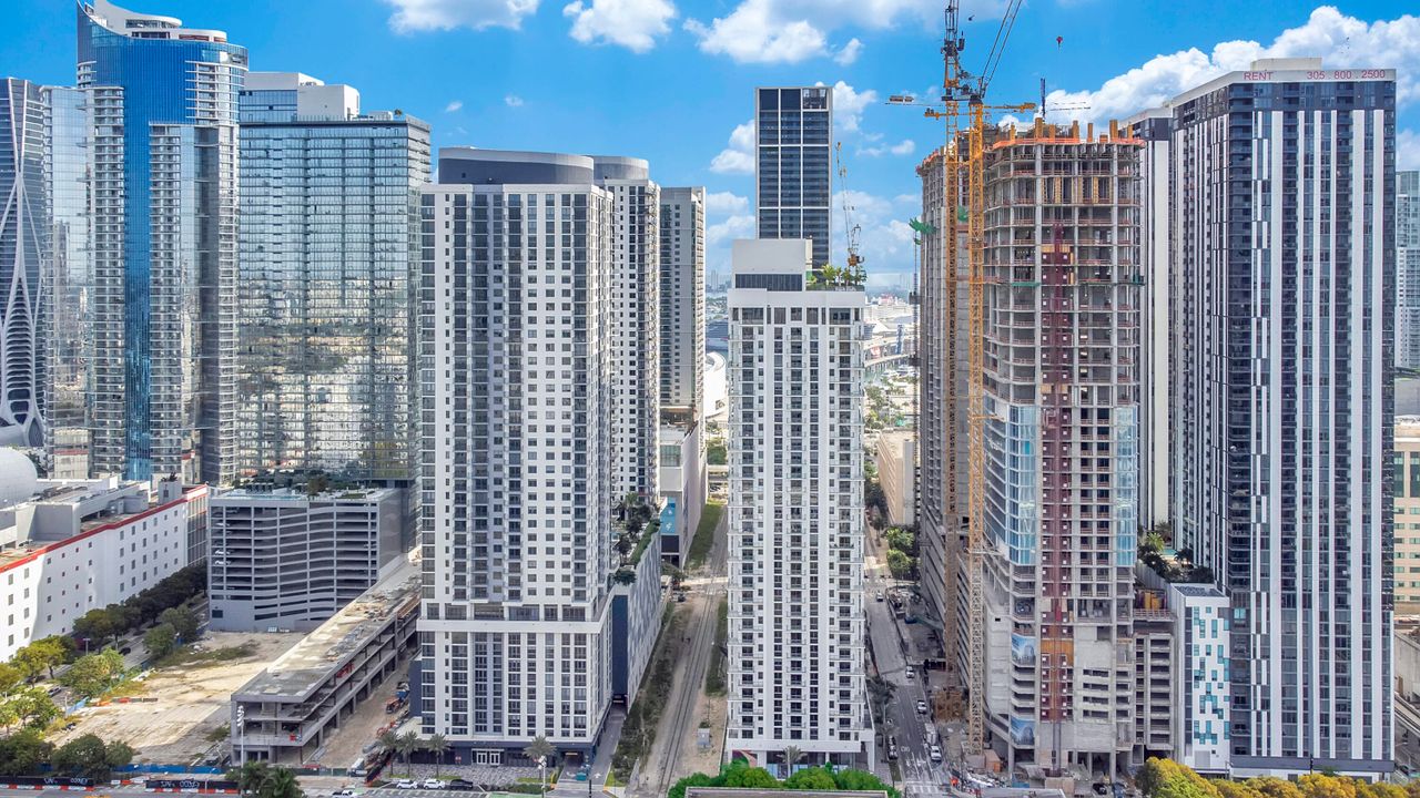 For Sale: $774,999 (2 beds, 2 baths, 825 Square Feet)