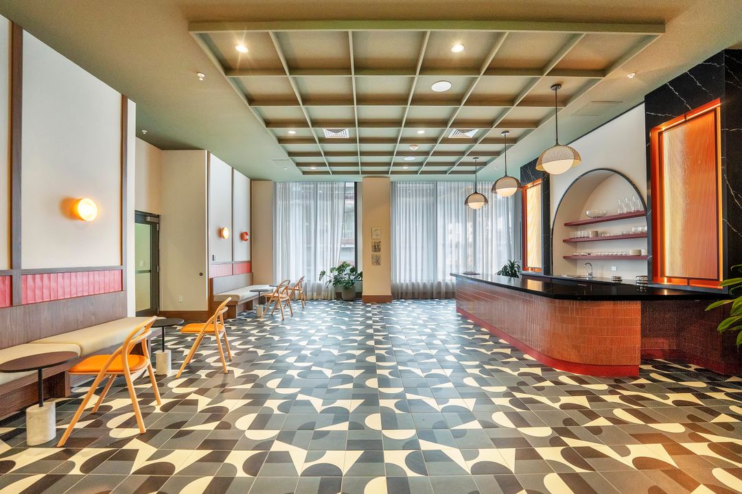 For Sale: $774,999 (2 beds, 2 baths, 825 Square Feet)