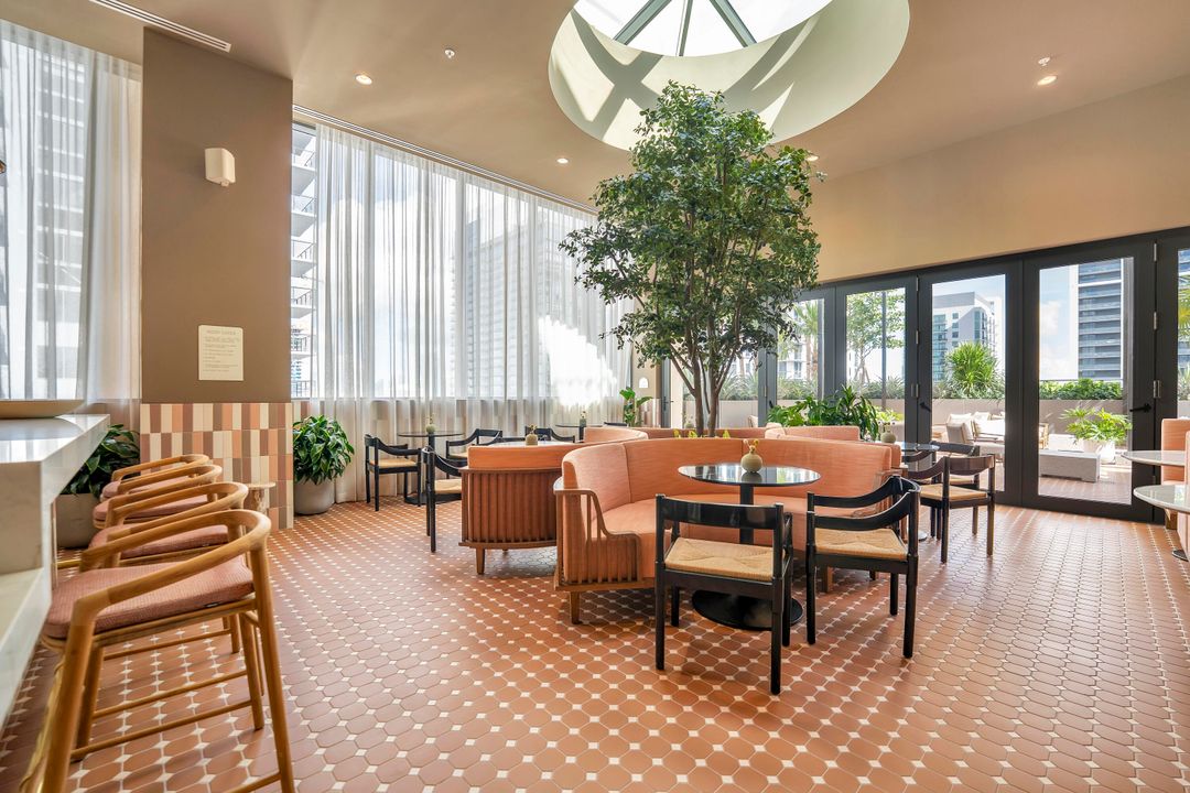 For Sale: $774,999 (2 beds, 2 baths, 825 Square Feet)