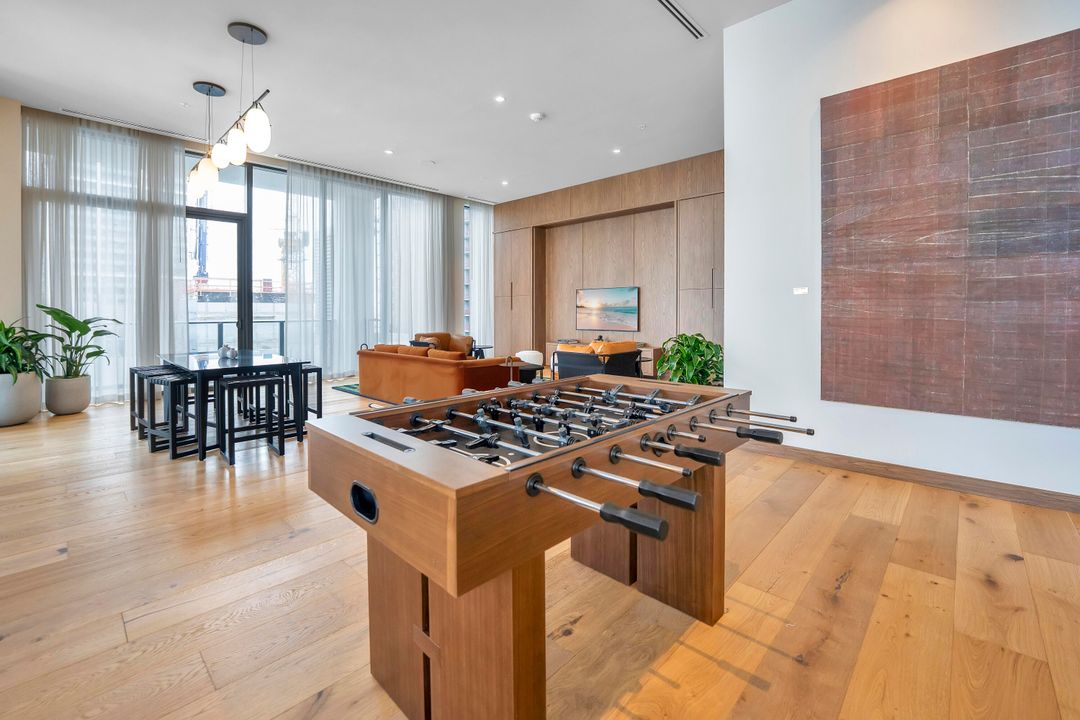 For Sale: $774,999 (2 beds, 2 baths, 825 Square Feet)