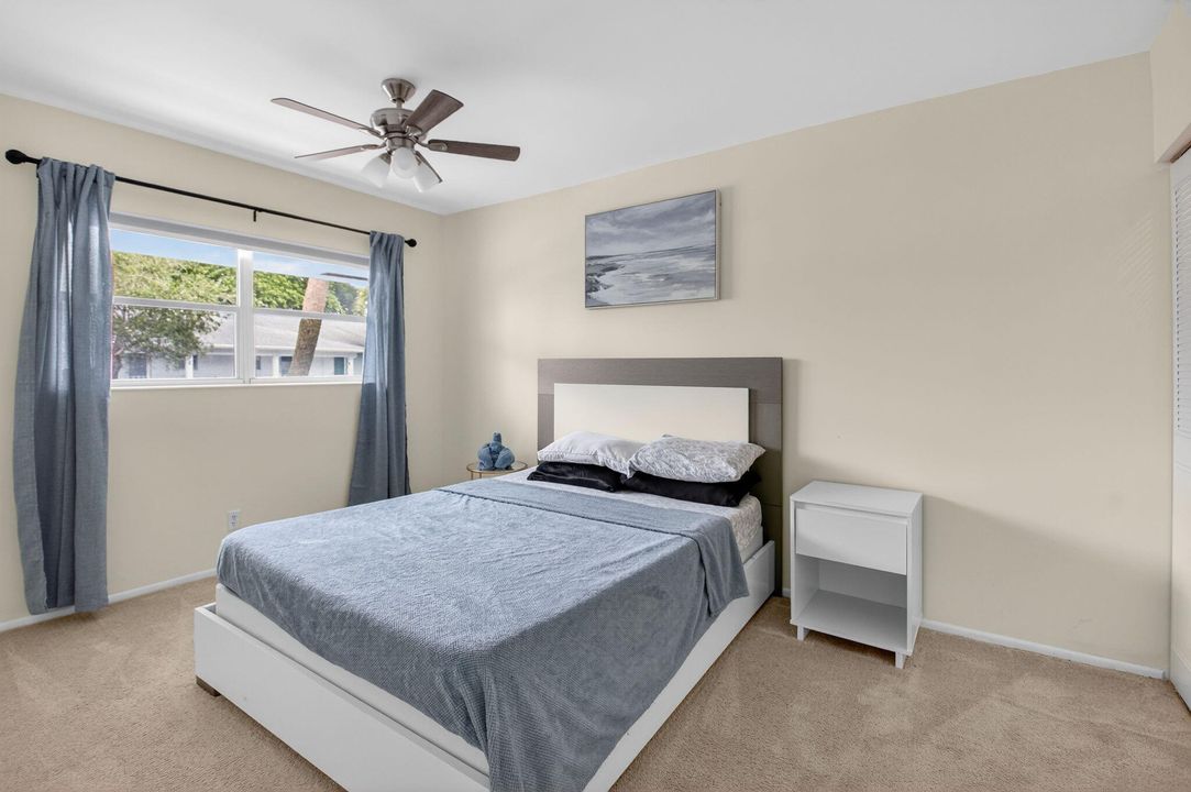 На продажу: $210,000 (2 спален, 2 ванн, 1013 Квадратных фут)