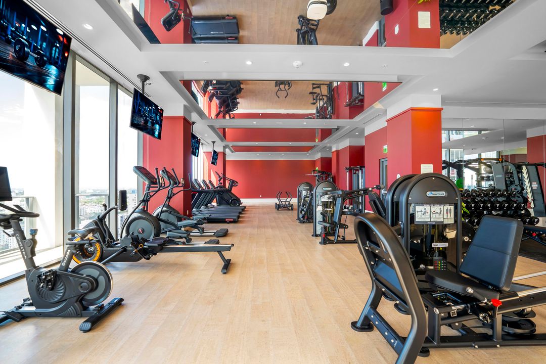 For Sale: $774,999 (2 beds, 2 baths, 825 Square Feet)