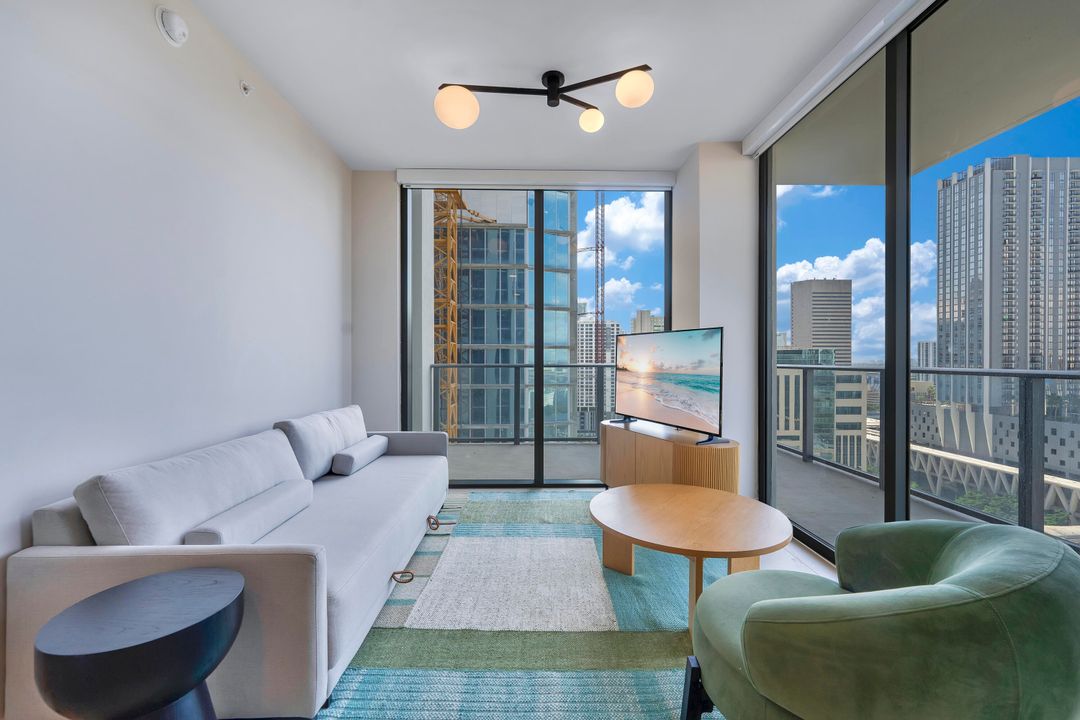 For Sale: $774,999 (2 beds, 2 baths, 825 Square Feet)