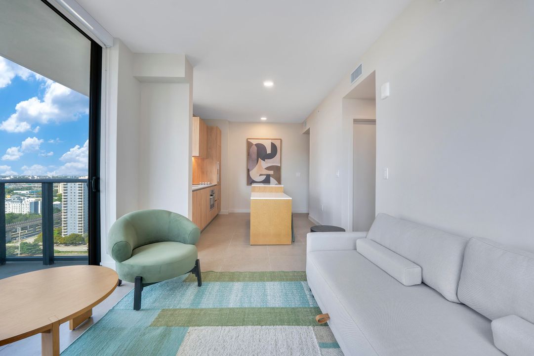 For Sale: $774,999 (2 beds, 2 baths, 825 Square Feet)