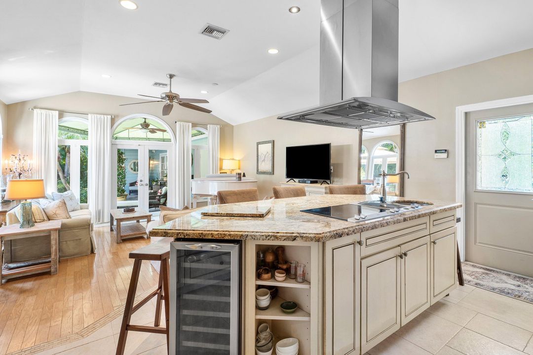 На продажу: $4,250,000 (3 спален, 3 ванн, 2322 Квадратных фут)