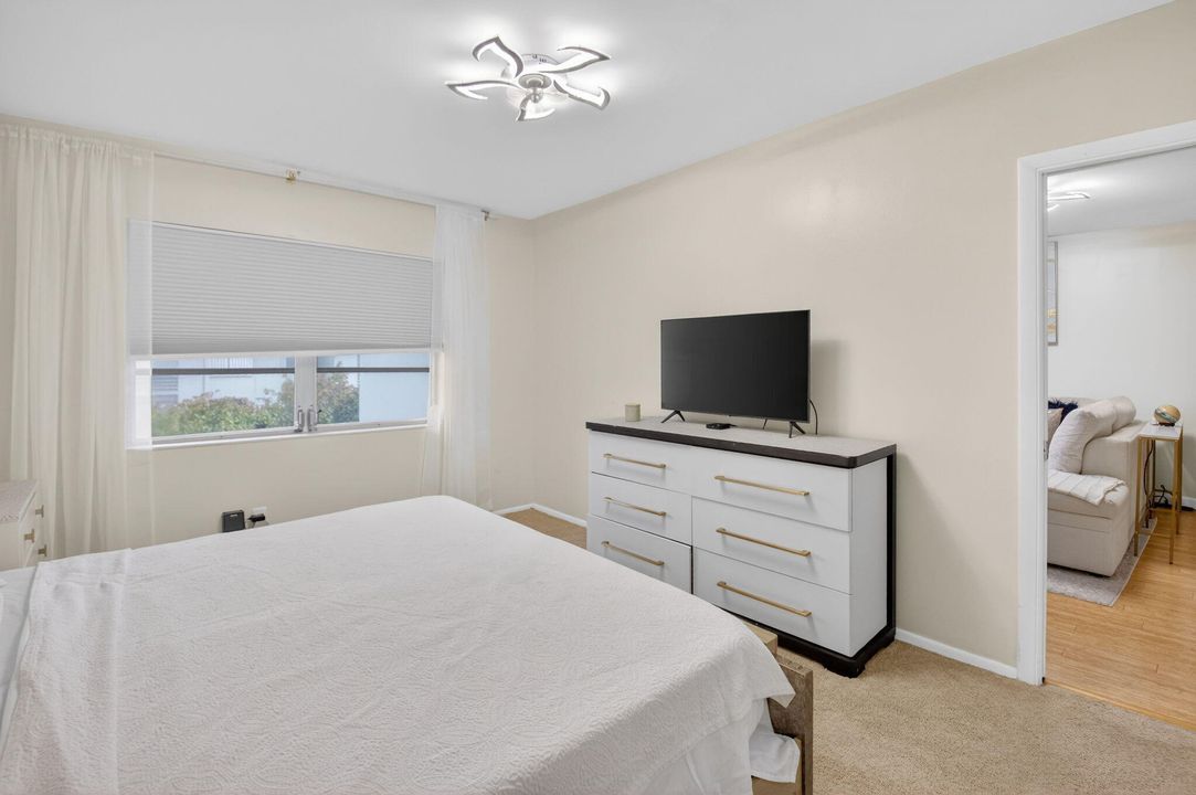 На продажу: $210,000 (2 спален, 2 ванн, 1013 Квадратных фут)