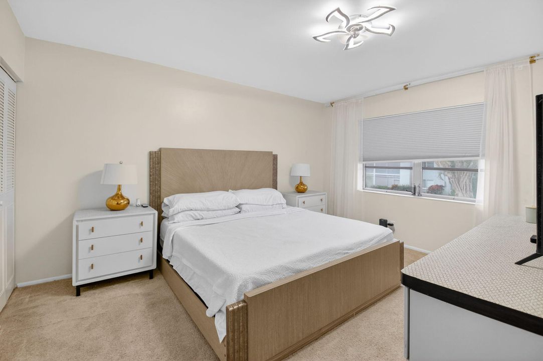 На продажу: $210,000 (2 спален, 2 ванн, 1013 Квадратных фут)