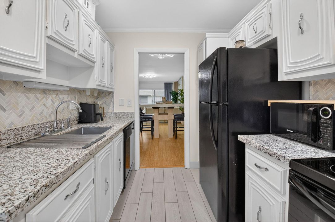 На продажу: $210,000 (2 спален, 2 ванн, 1013 Квадратных фут)