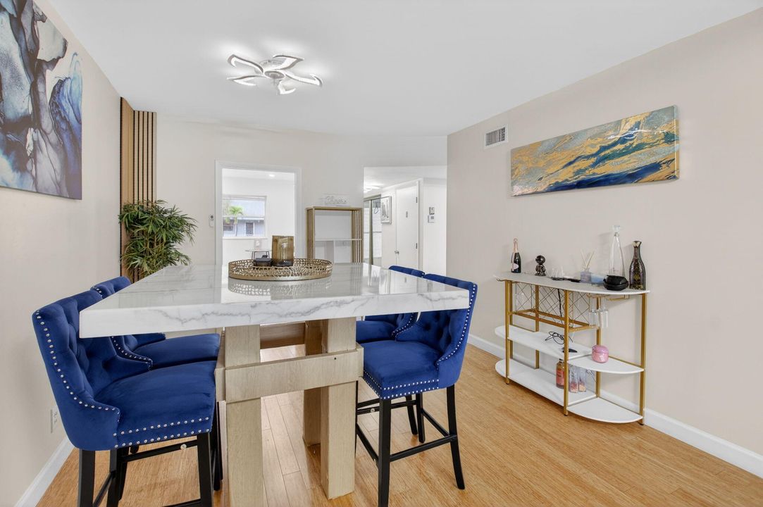 На продажу: $210,000 (2 спален, 2 ванн, 1013 Квадратных фут)