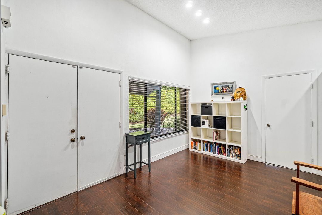 En Venta: $384,900 (2 camas, 2 baños, 1430 Pies cuadrados)