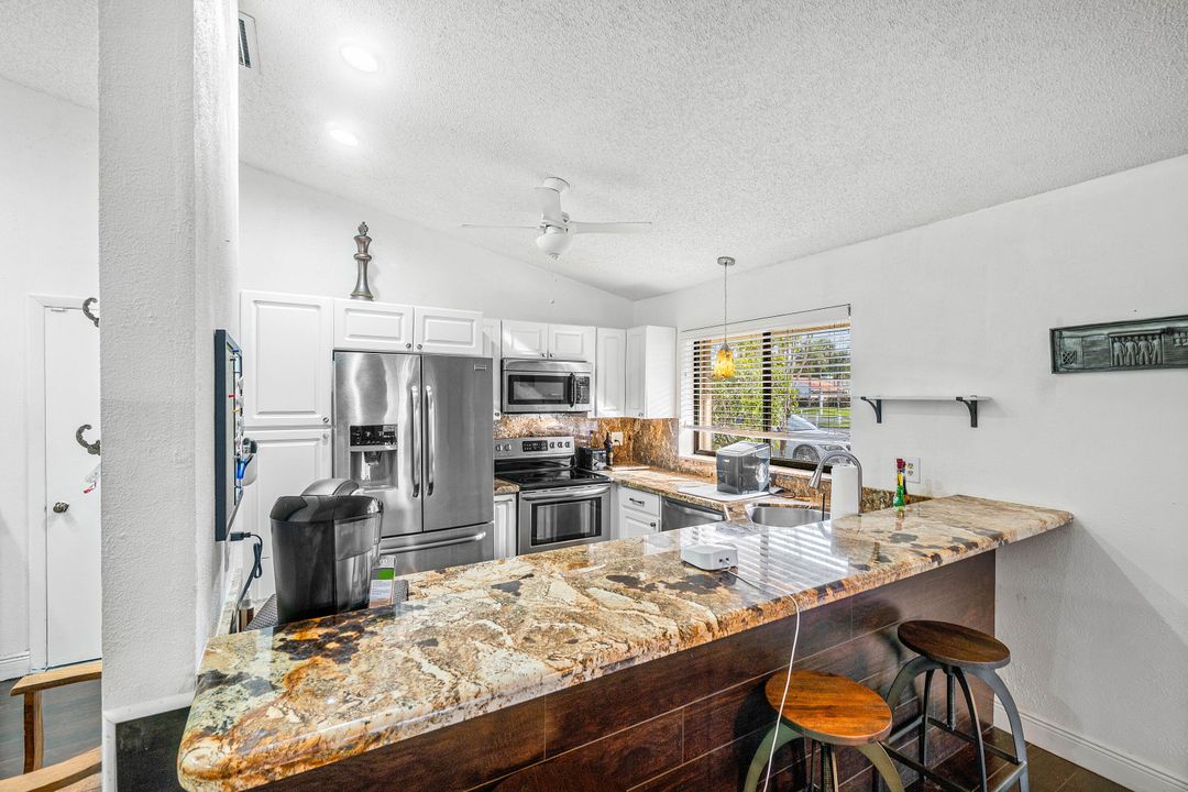 En Venta: $384,900 (2 camas, 2 baños, 1430 Pies cuadrados)