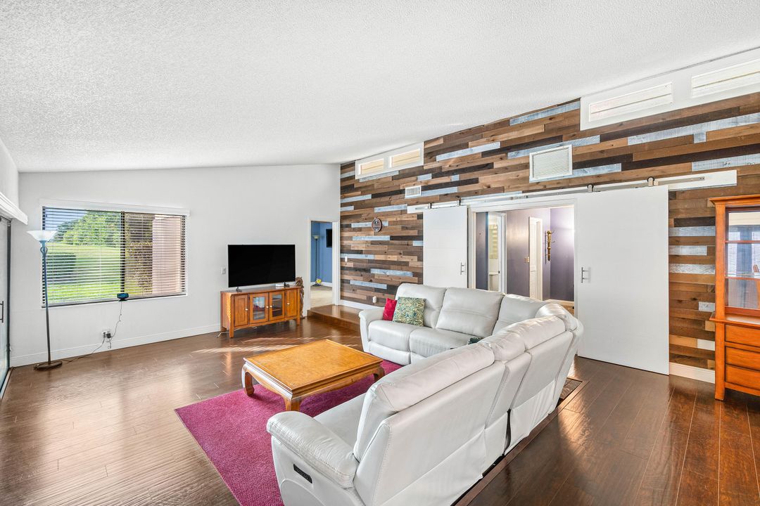 En Venta: $384,900 (2 camas, 2 baños, 1430 Pies cuadrados)