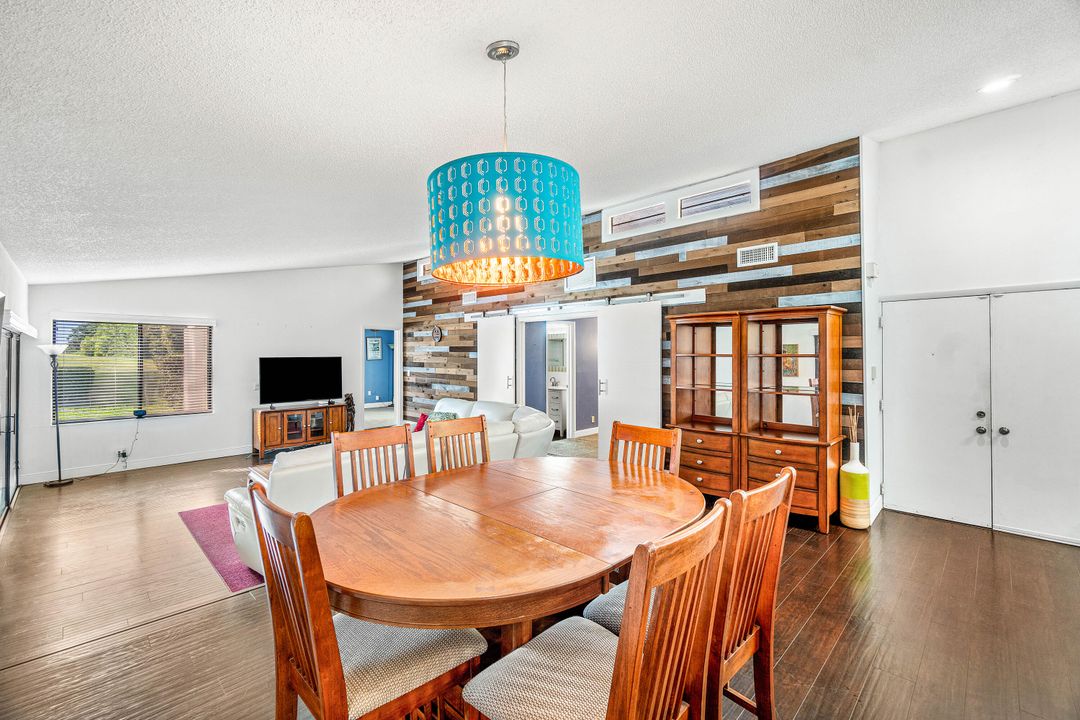 En Venta: $384,900 (2 camas, 2 baños, 1430 Pies cuadrados)