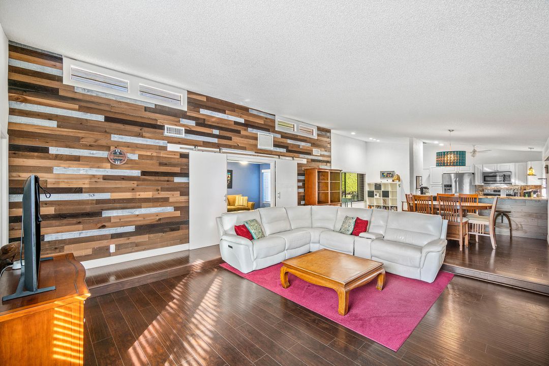 En Venta: $384,900 (2 camas, 2 baños, 1430 Pies cuadrados)