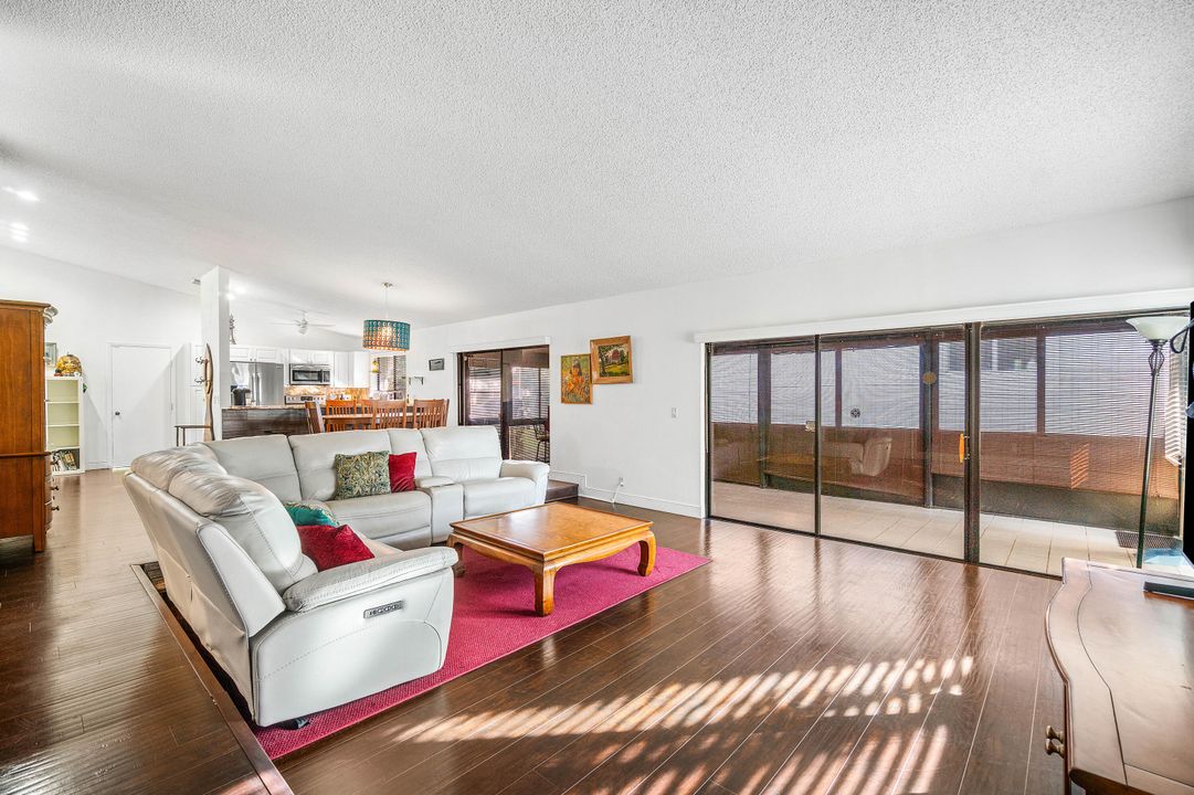 En Venta: $384,900 (2 camas, 2 baños, 1430 Pies cuadrados)