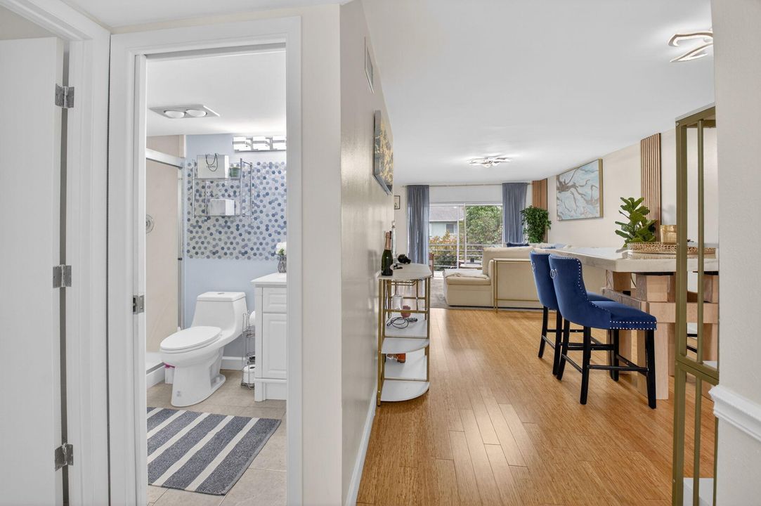 На продажу: $210,000 (2 спален, 2 ванн, 1013 Квадратных фут)