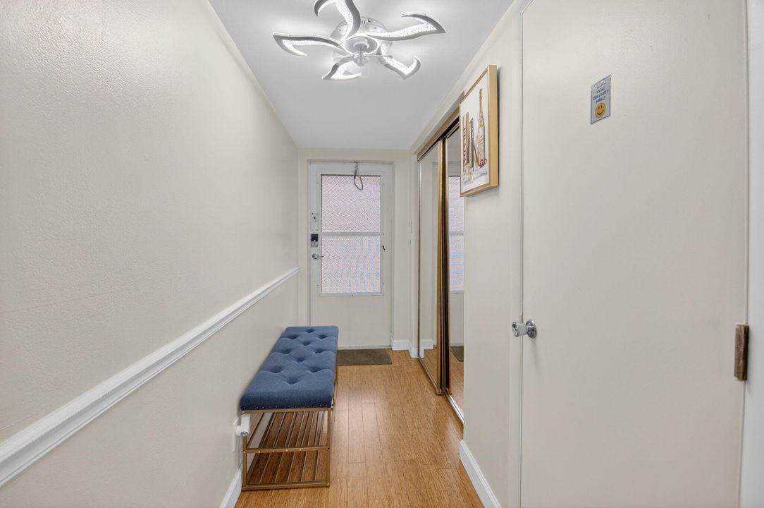 На продажу: $210,000 (2 спален, 2 ванн, 1013 Квадратных фут)