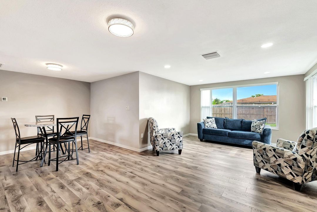 出租: $2,200 (2 贝兹, 2 浴室, 1176 平方英尺)