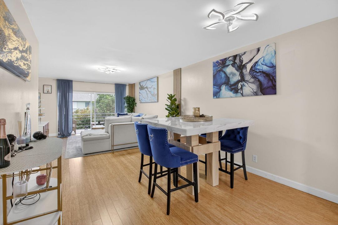 На продажу: $210,000 (2 спален, 2 ванн, 1013 Квадратных фут)