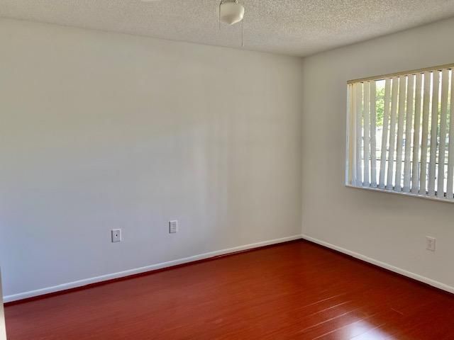 出租: $2,200 (2 贝兹, 2 浴室, 1005 平方英尺)