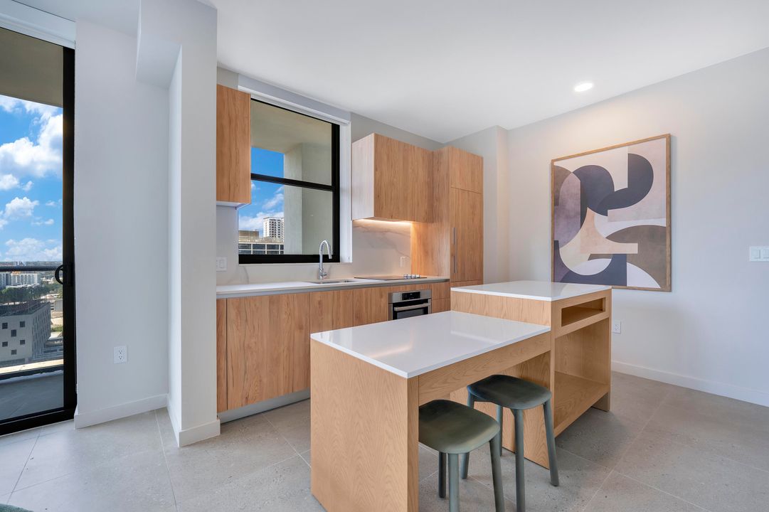 For Sale: $774,999 (2 beds, 2 baths, 825 Square Feet)