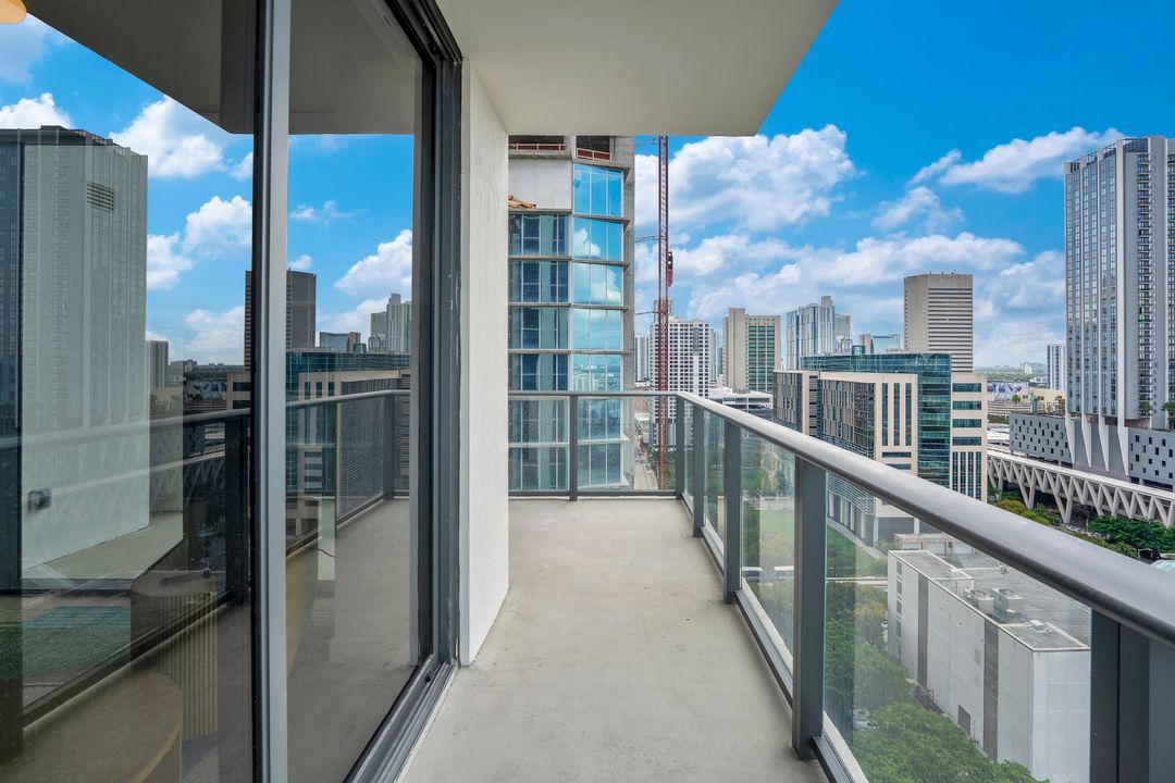 For Sale: $774,999 (2 beds, 2 baths, 825 Square Feet)