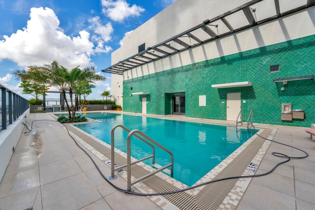 For Sale: $774,999 (2 beds, 2 baths, 825 Square Feet)