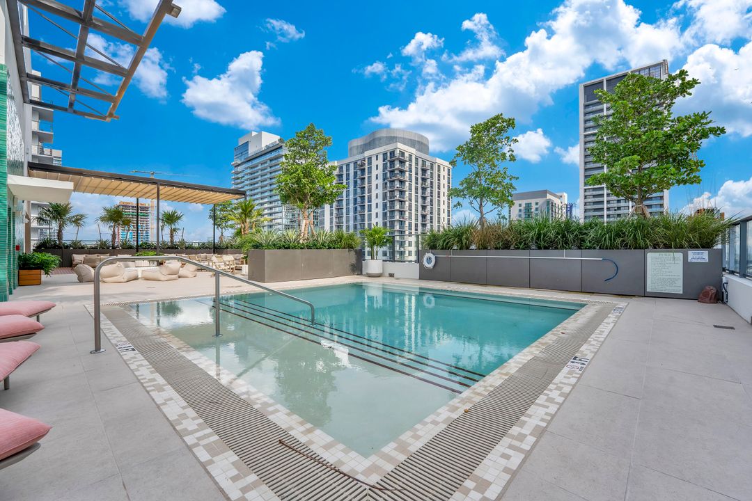 For Sale: $774,999 (2 beds, 2 baths, 825 Square Feet)