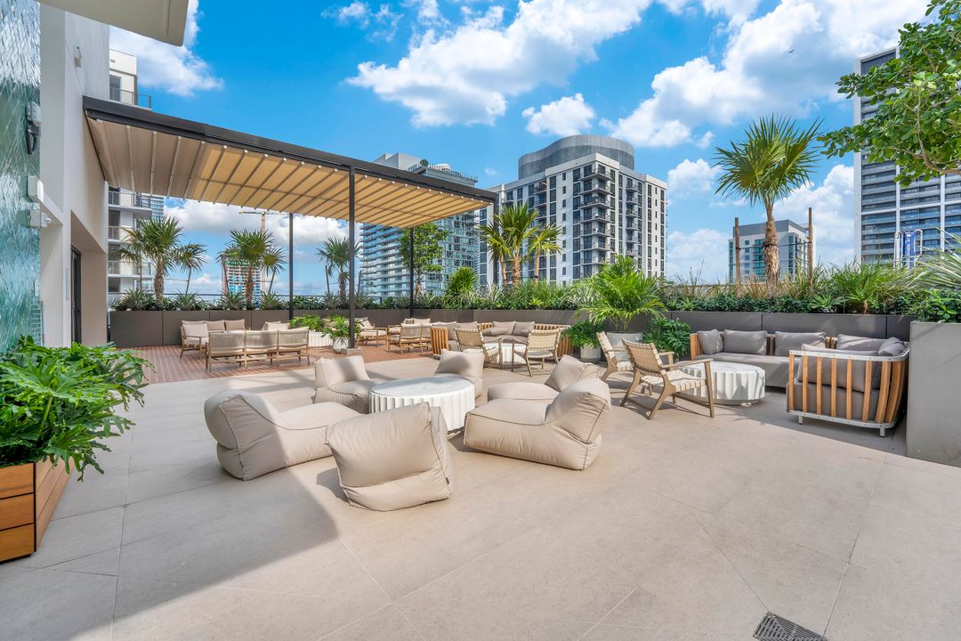 For Sale: $774,999 (2 beds, 2 baths, 825 Square Feet)