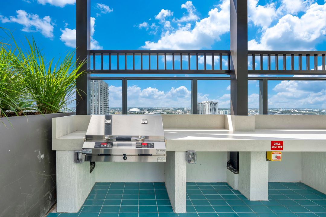 For Sale: $774,999 (2 beds, 2 baths, 825 Square Feet)