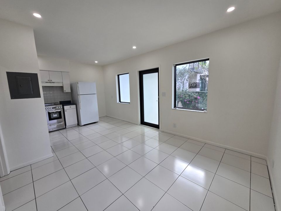 出租: $2,100 (1 贝兹, 1 浴室, 480 平方英尺)