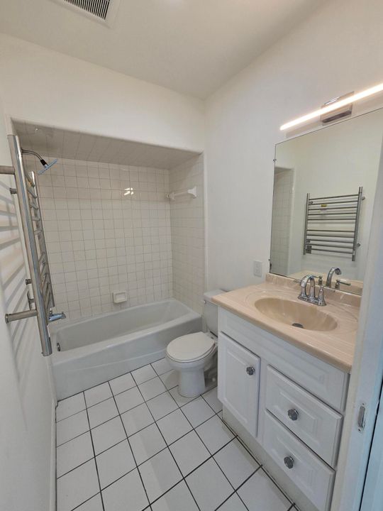 出租: $2,100 (1 贝兹, 1 浴室, 480 平方英尺)