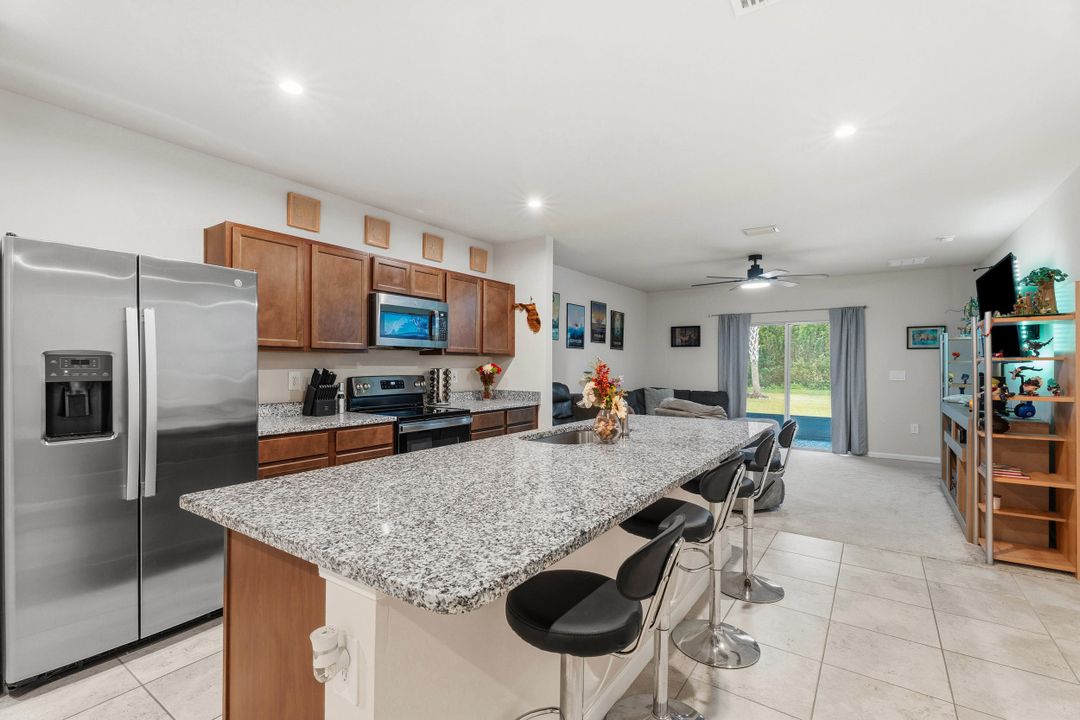 For Sale: $330,000 (3 beds, 2 baths, 1503 Square Feet)