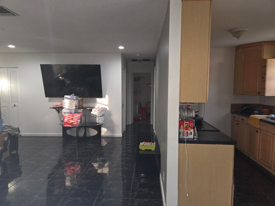 For Rent: $3,100 (4 beds, 2 baths, 1188 Square Feet)