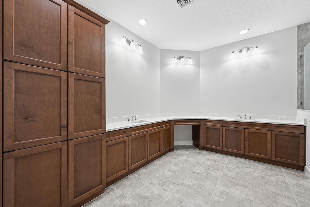 For Sale: $1,088,920 (5 beds, 5 baths, 3752 Square Feet)