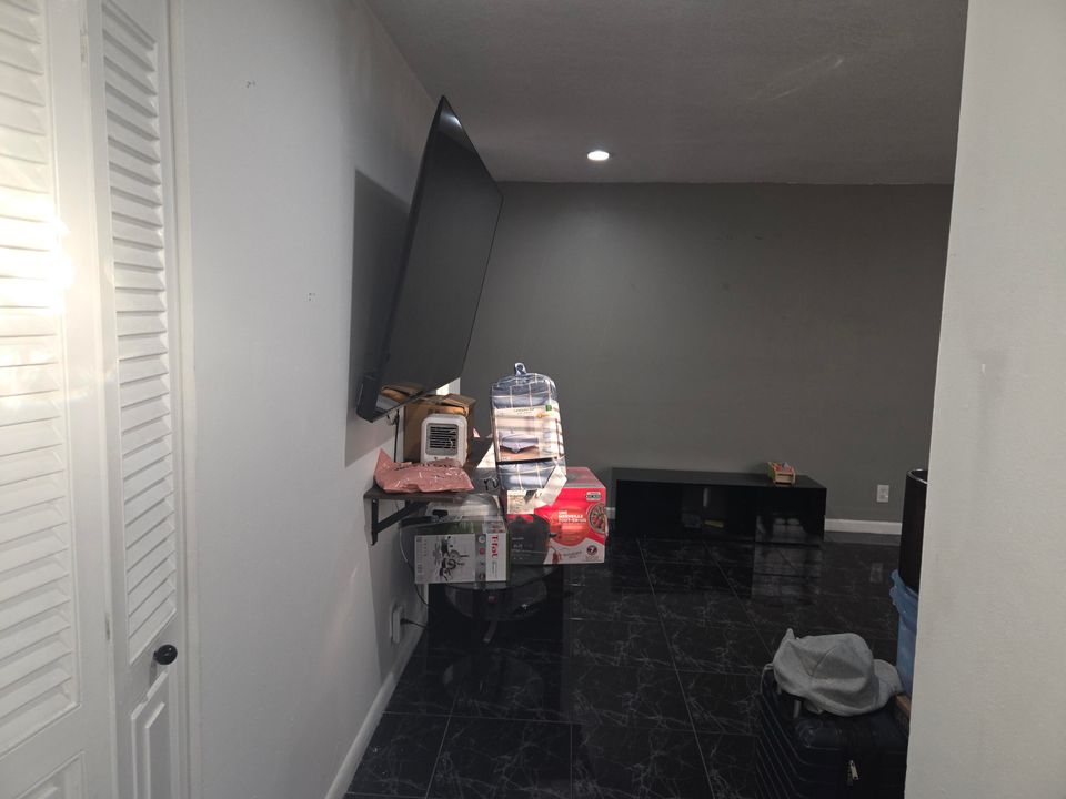 For Rent: $3,100 (4 beds, 2 baths, 1188 Square Feet)