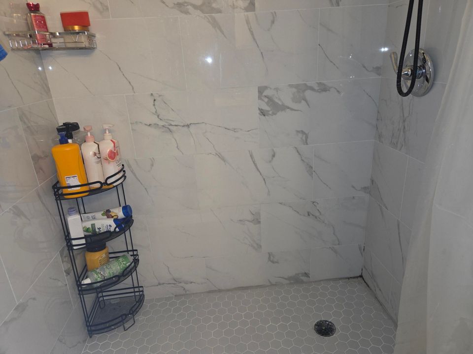 For Rent: $3,100 (4 beds, 2 baths, 1188 Square Feet)